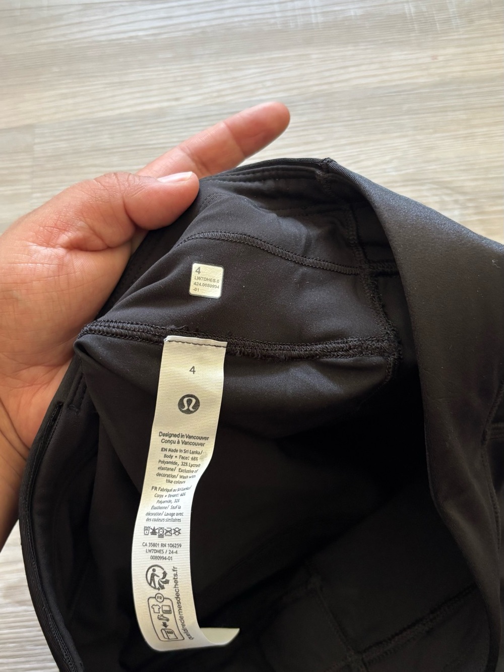 Lululemon Women’s Black Satin Shine High-Rise Short 6" Size 4 Four Way Stretch - Picture 4 of 4